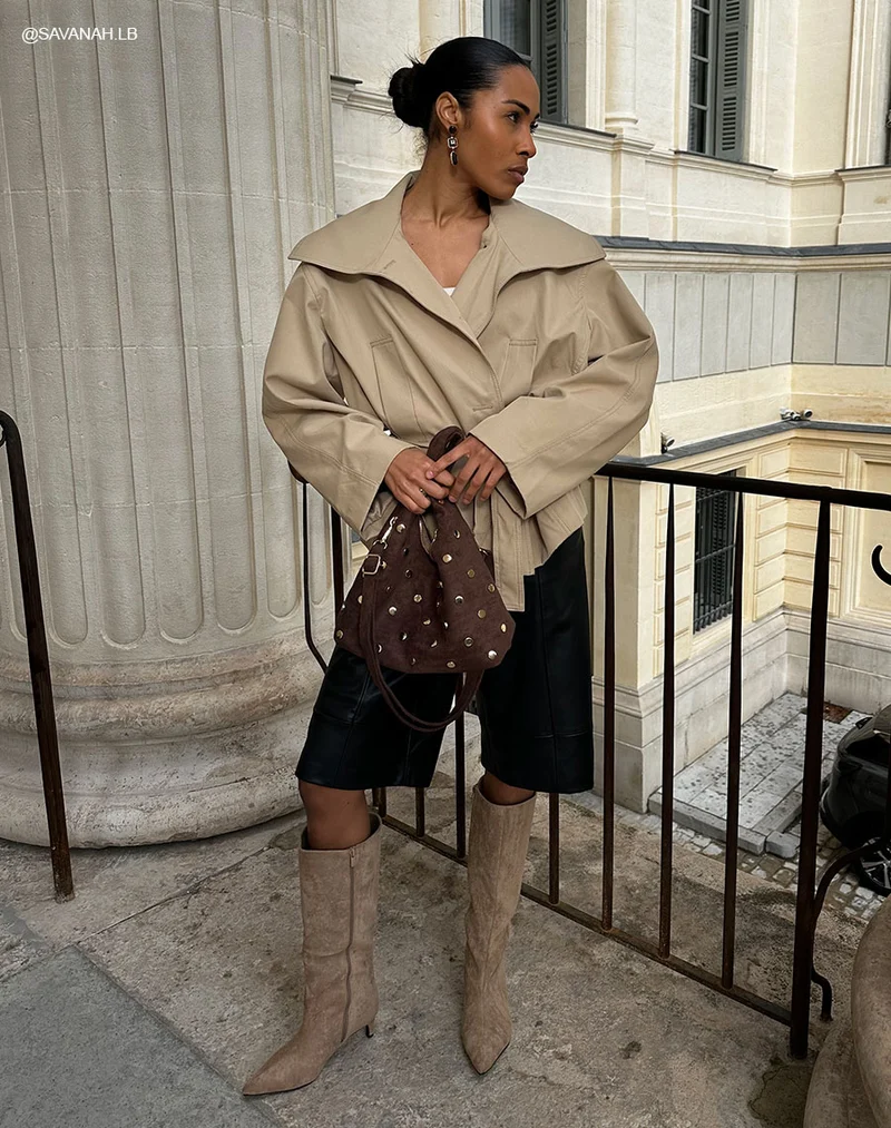 Bottes femme beige élégantes en suédine à petit talon aiguille et bout pointu