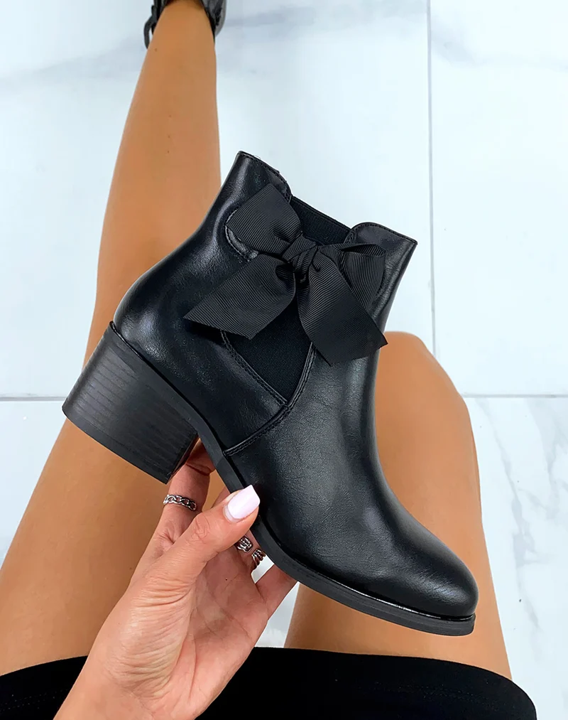 Bottines noires en similicuir avec noeud intégrées
