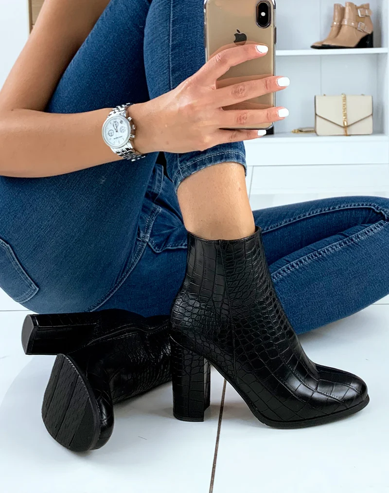 Bottines à talon effet croco noire à bout rond