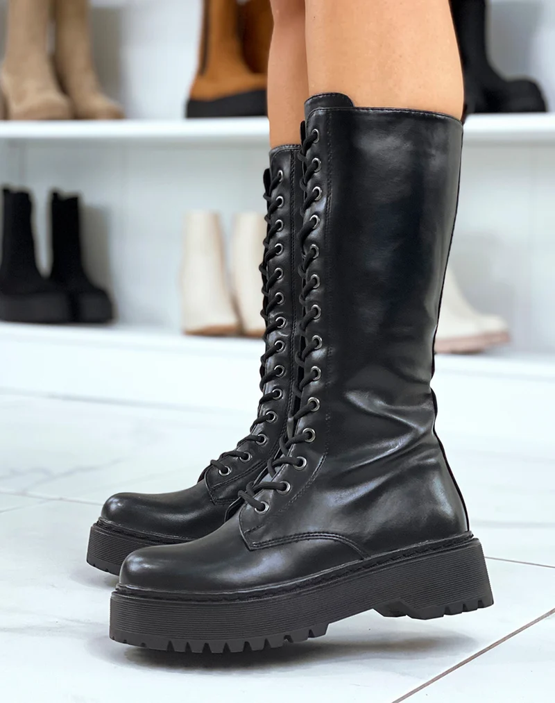Bottes noires à plateforme épaisse et lacets