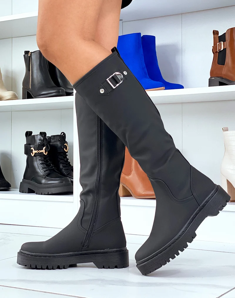 Bottes montantes noirs à semelles plates à détails dorées