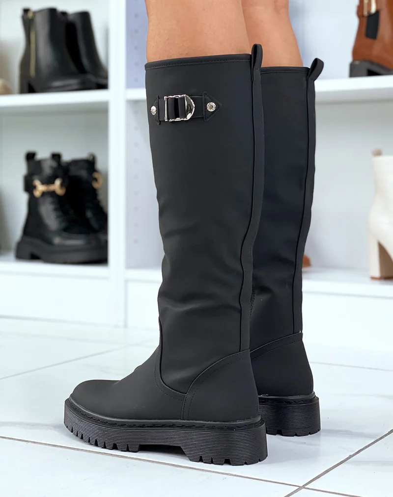 Bottes montantes noirs à semelles plates à détails dorées