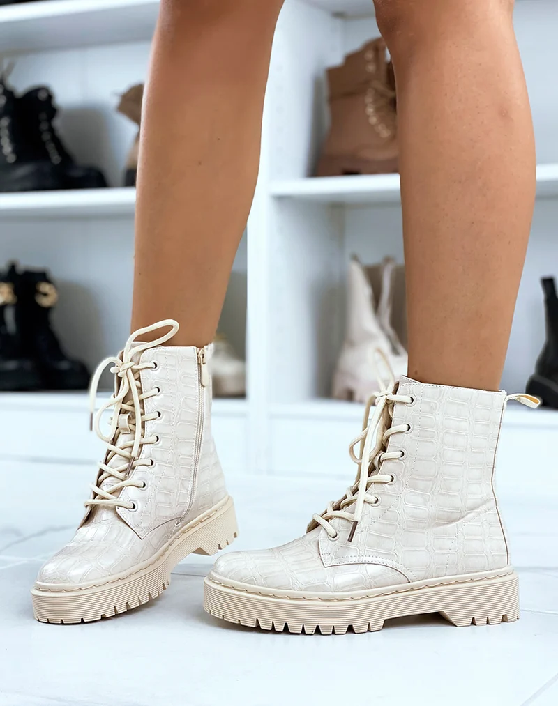 Bottines beiges montantes effet croco à lacets