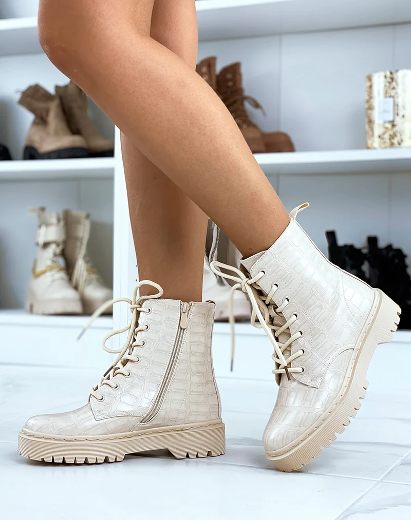 Bottines beiges montantes effet croco à lacets