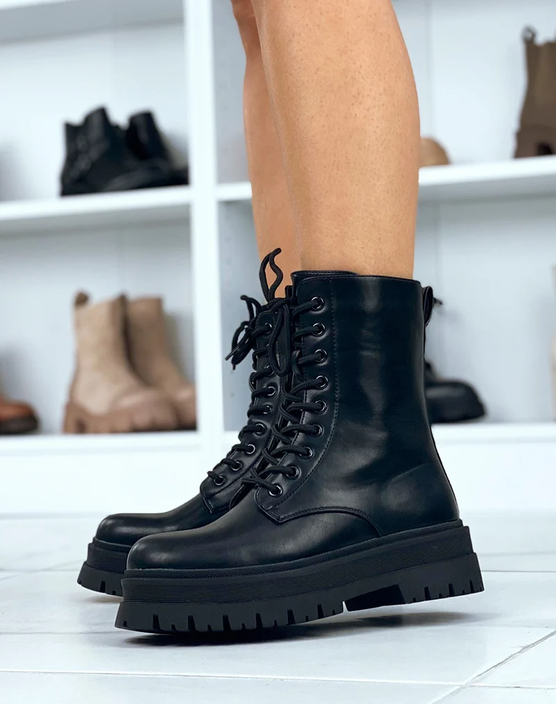 Bottines montantes noires à lacets