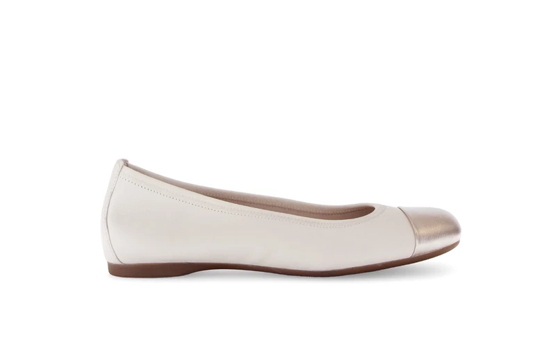 Ballerines blanc crème en cuir lisse