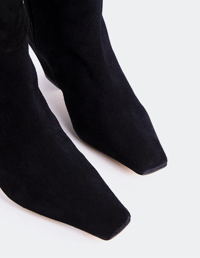 Renesme Black Suede