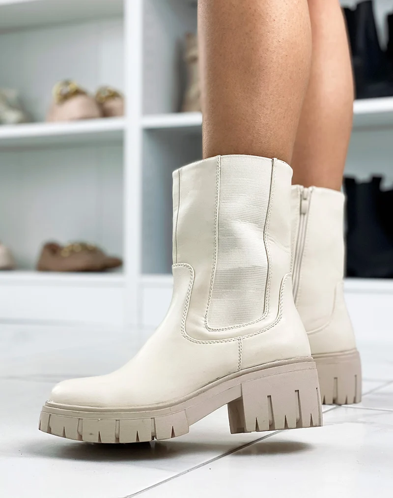 Bottines beiges à semelle crantée