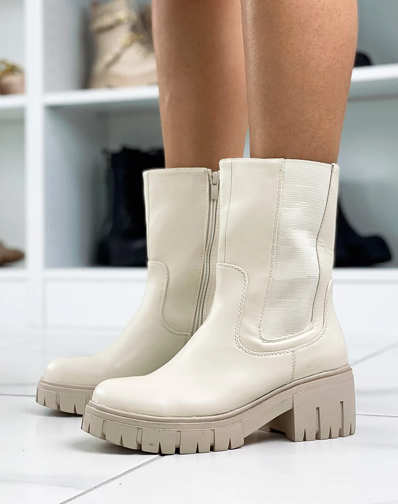 Bottines beiges à semelle crantée