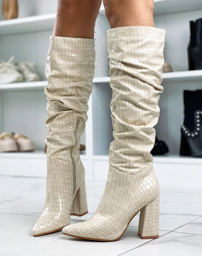 Bottes à talon beiges effet croco