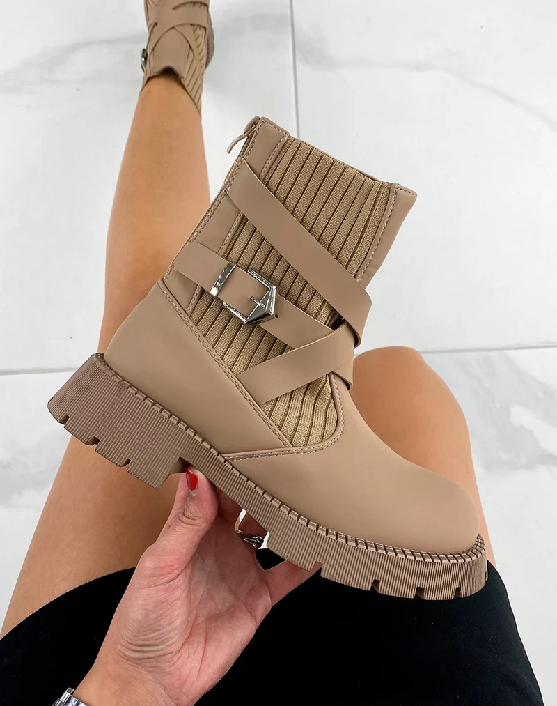 Bottines effet chaussettes à lanières entrecroisées marrons