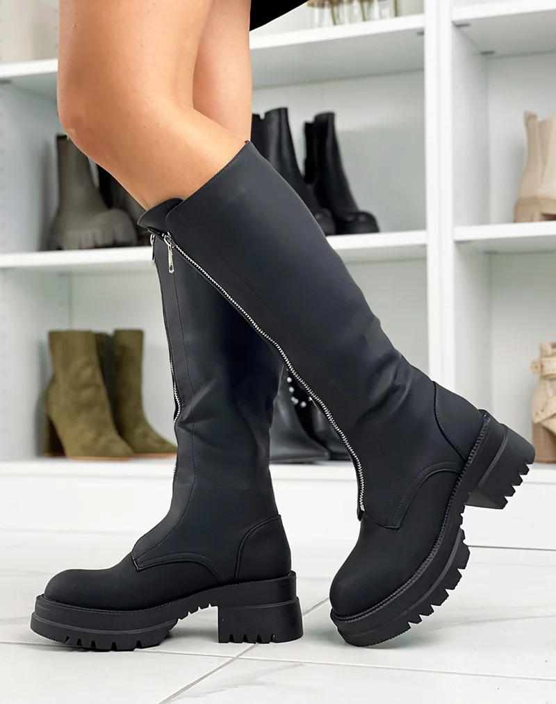 Bottes noires gommées à long zip argenté talonnées