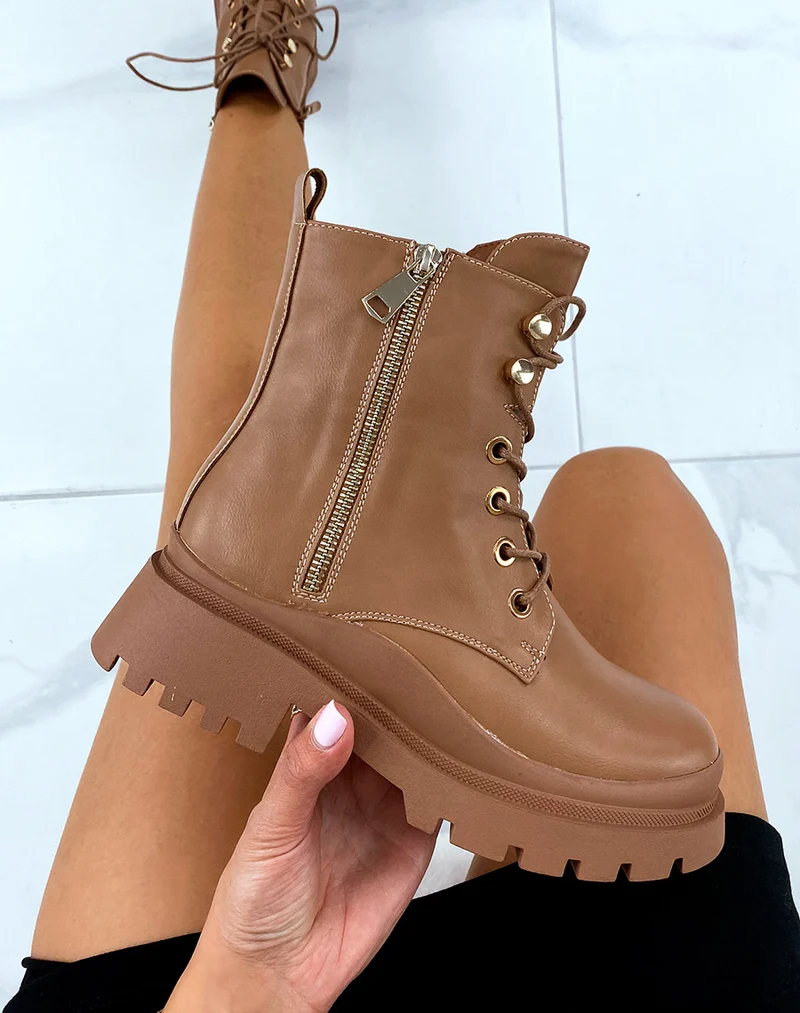Bottines marron clair à semelle crantée
