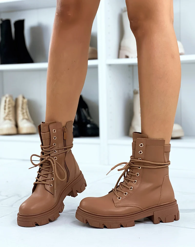 Bottines marrons montantes à lacets et semelle talonnée