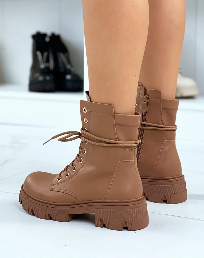 Bottines marrons montantes à lacets et semelle talonnée