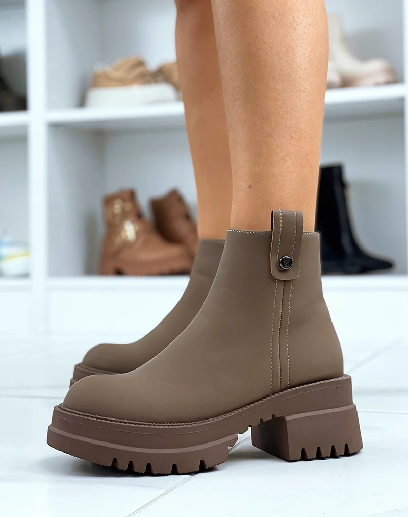 Bottines basses et lisses marron foncé à talon épais