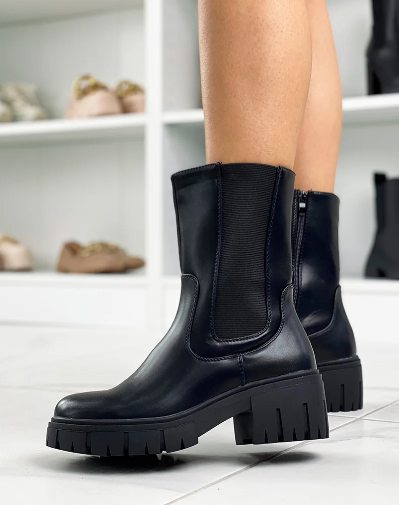 Bottines noires à semelle crantée