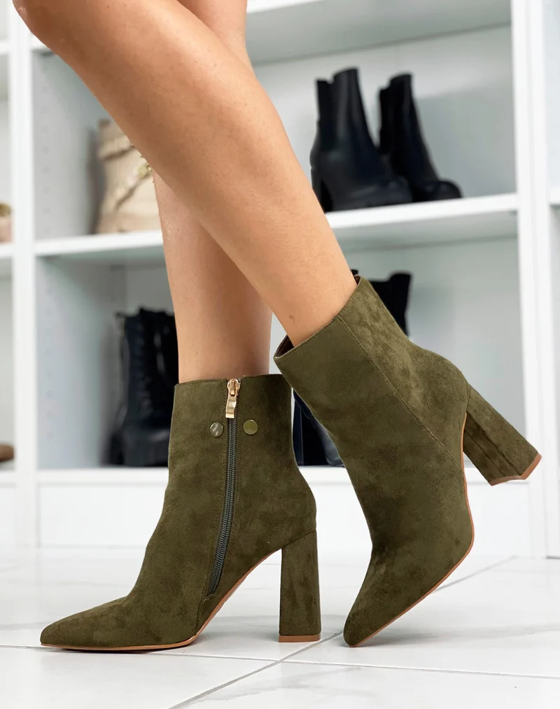 Bottines à talon en suédine kaki à bout pointu