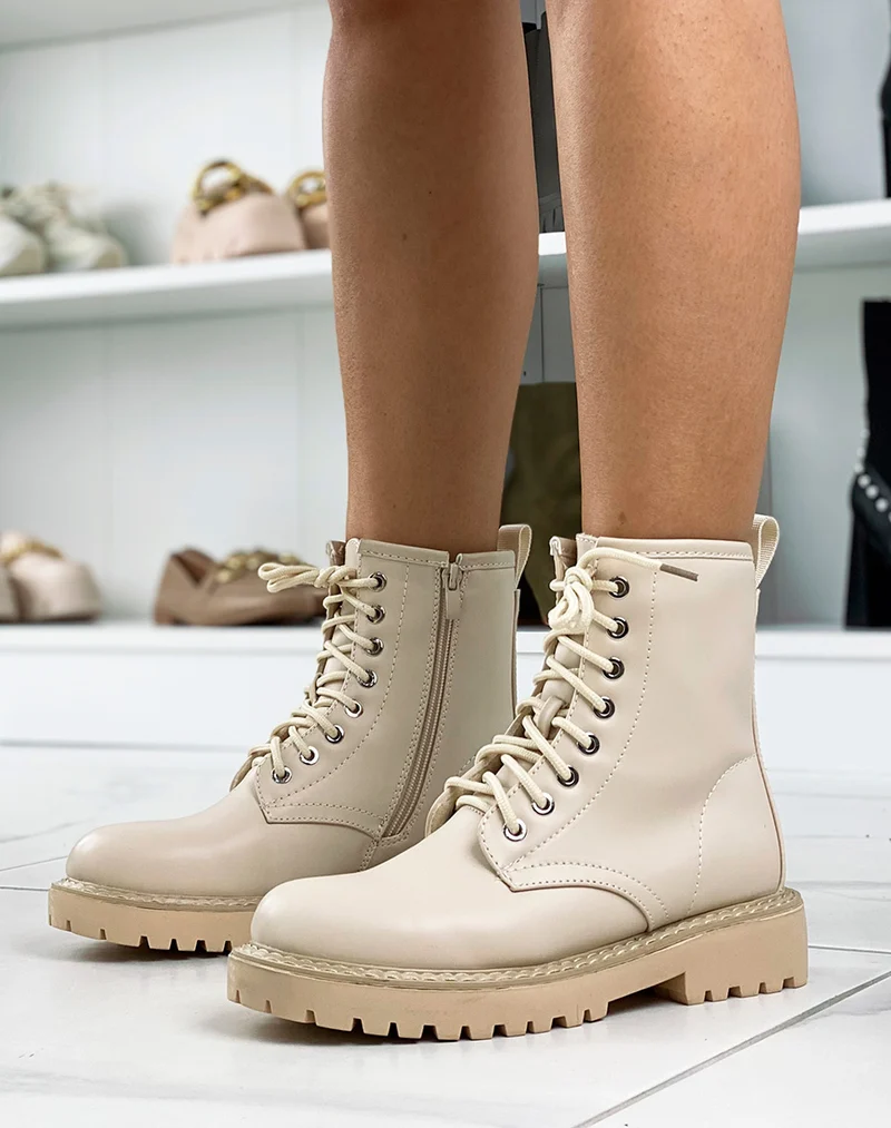 Bottes beige en simili cuir à lacets
