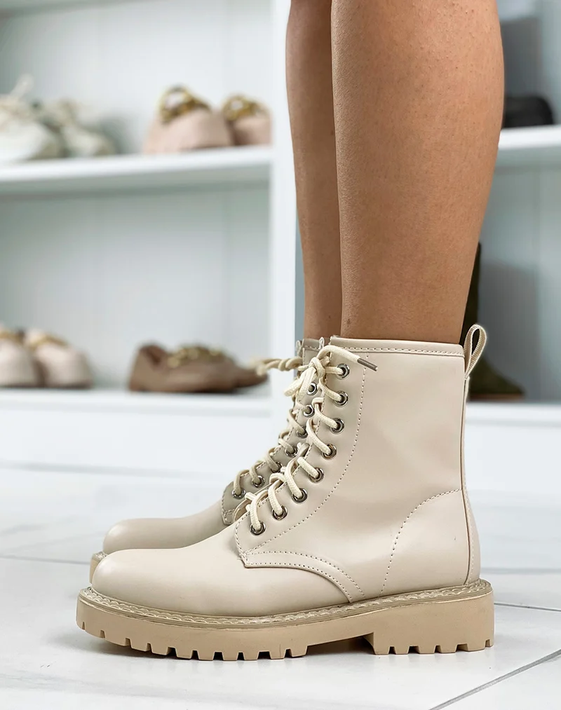 Bottes beige en simili cuir à lacets