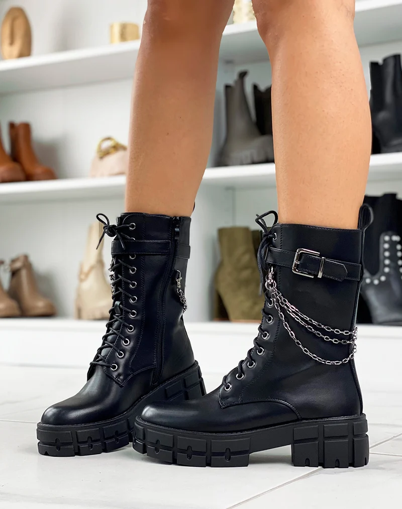 Bottines montantes noires à lanière et triple chaînes anthracites