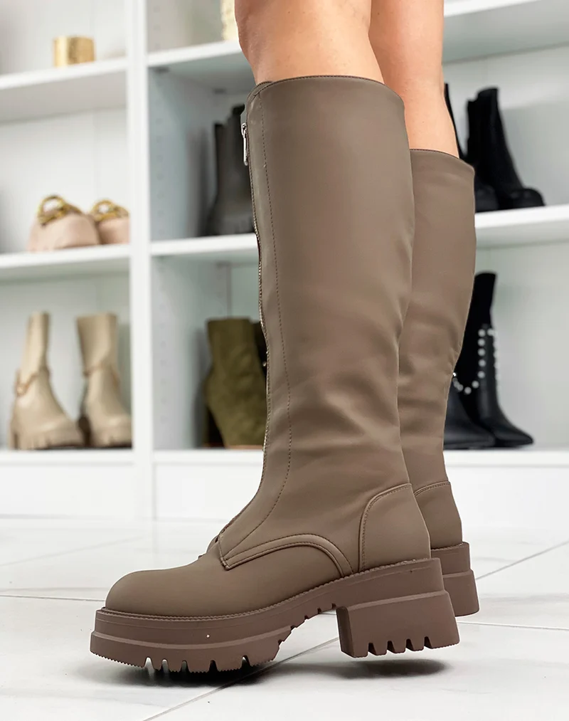 Bottes marron foncé gommées à long zip argenté talonnées
