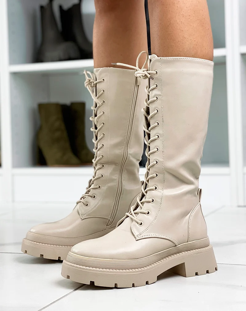 Bottes beiges lacées à semelle talonnée
