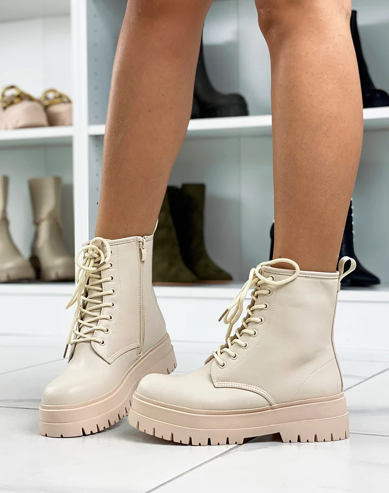 Bottines beiges lacées à semelle épaisse