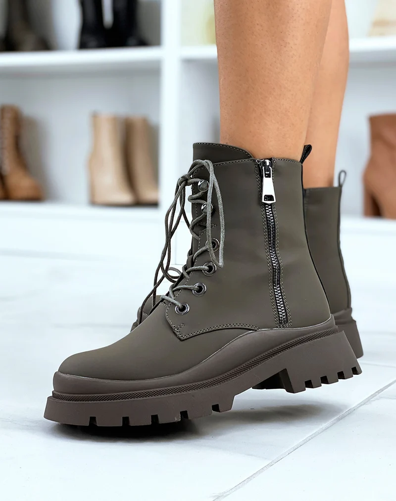 Bottines kaki gommées à semelle crantée