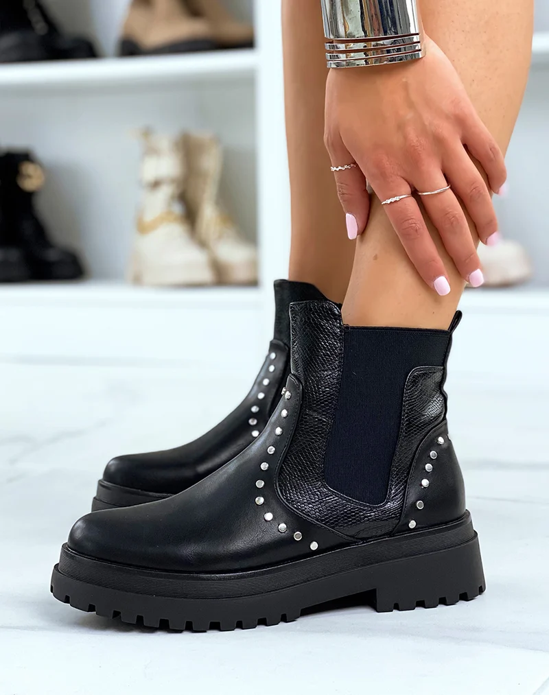 Bottines noires inspiration chelsea à empiècements et clous argentés