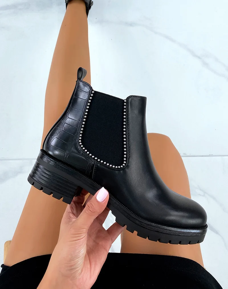 Chelsea boots noires effet croco talonnées à petits clous argentés