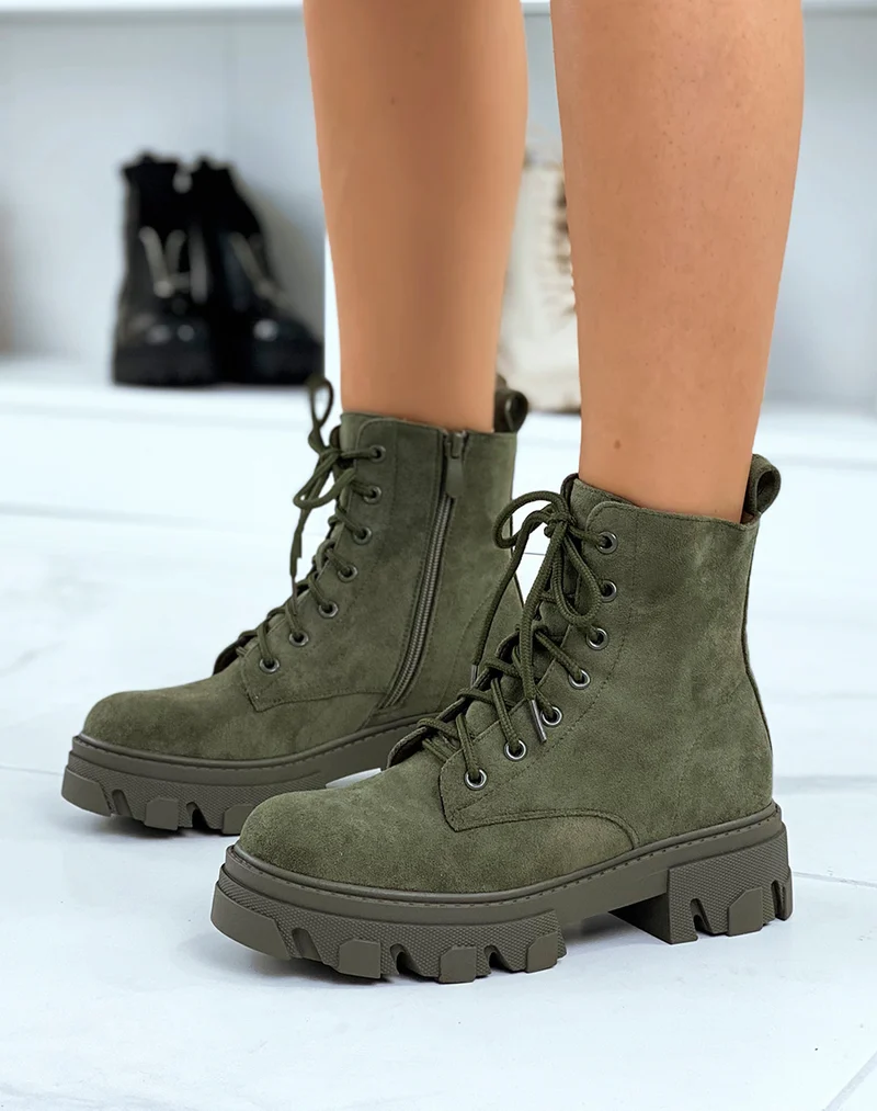 Bottines en suédine kaki lacées à semelle crantée