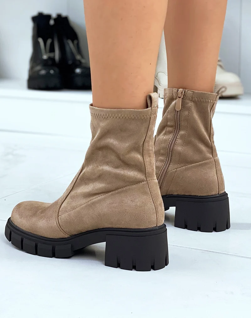 Bottines marron souples en suédine à talon cranté