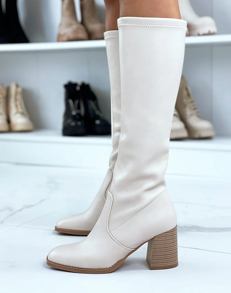 Bottes beiges à talon et bout carré
