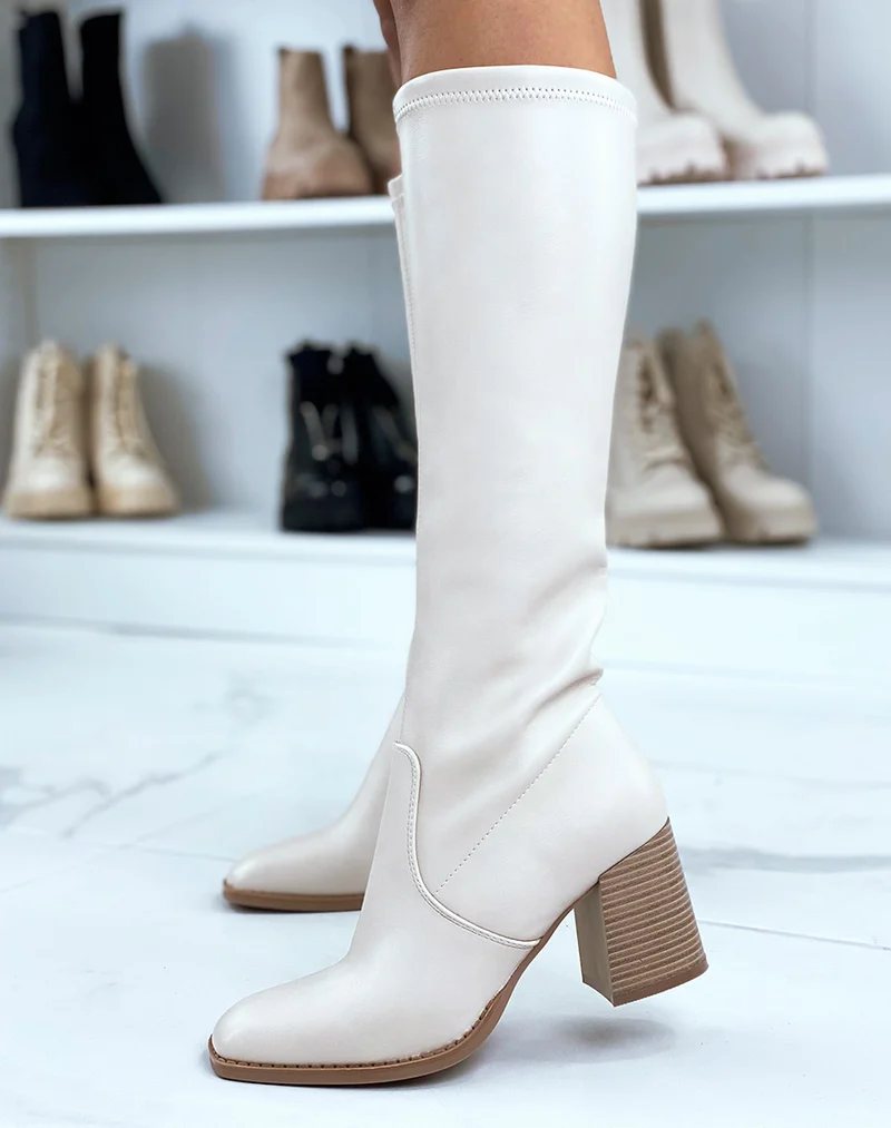 Bottes beiges à talon et bout carré