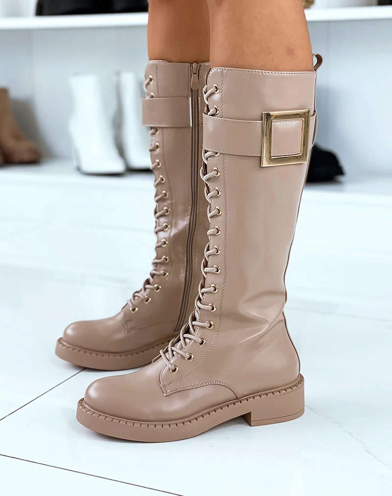 Bottes hautes taupe à grosse boucle dorée