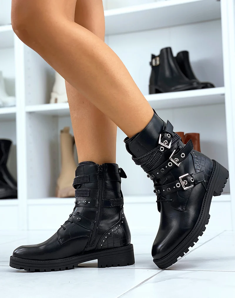 Bottines montantes noires à lanières cloutée