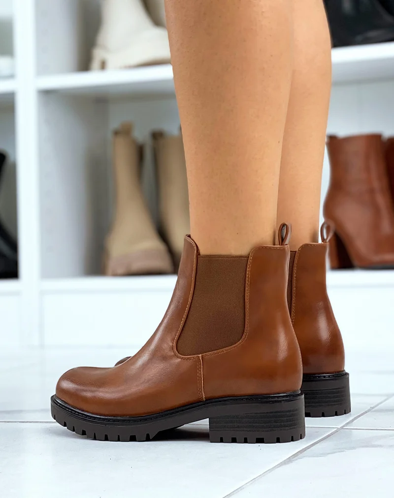 Chelsea boots camel