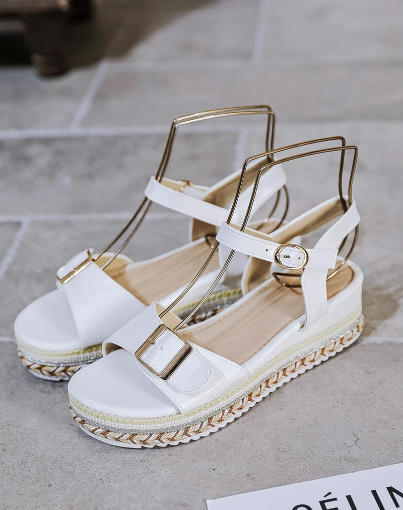 Sandales blanches à semelle épaisse bride ajustable et motifs aztèques