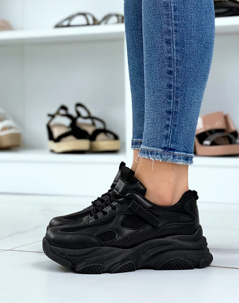 Baskets noires à empiècement et semelle crantée