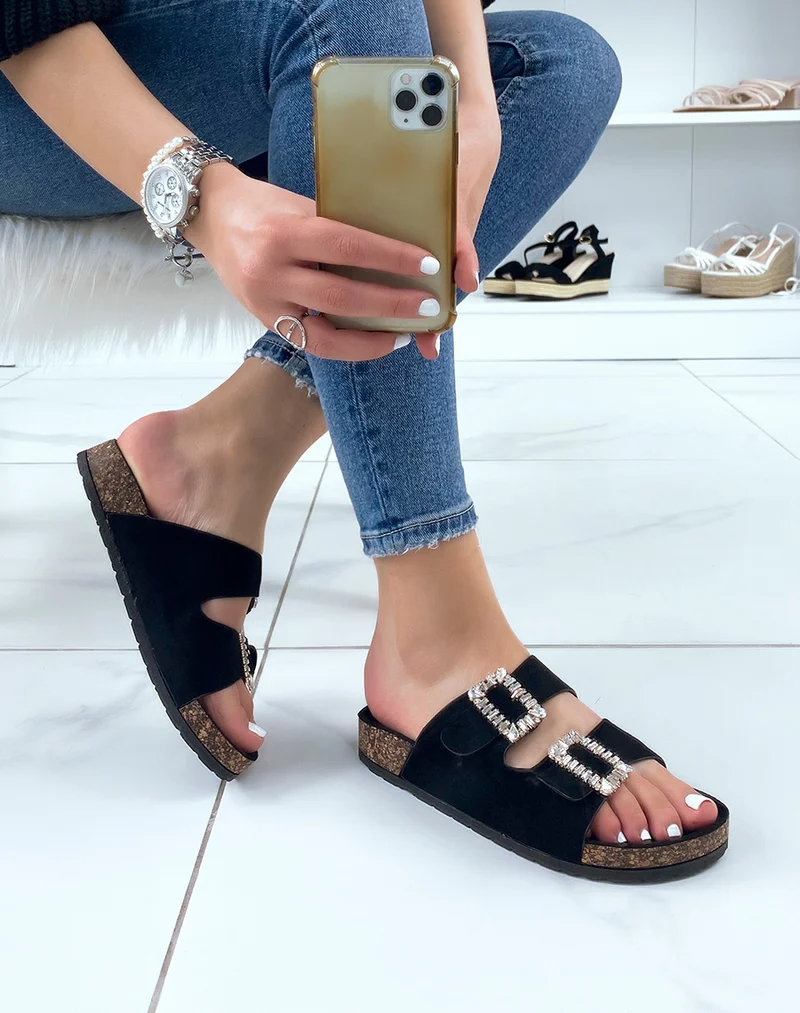 Mules noires à lanières épaisses et bijoux à strass