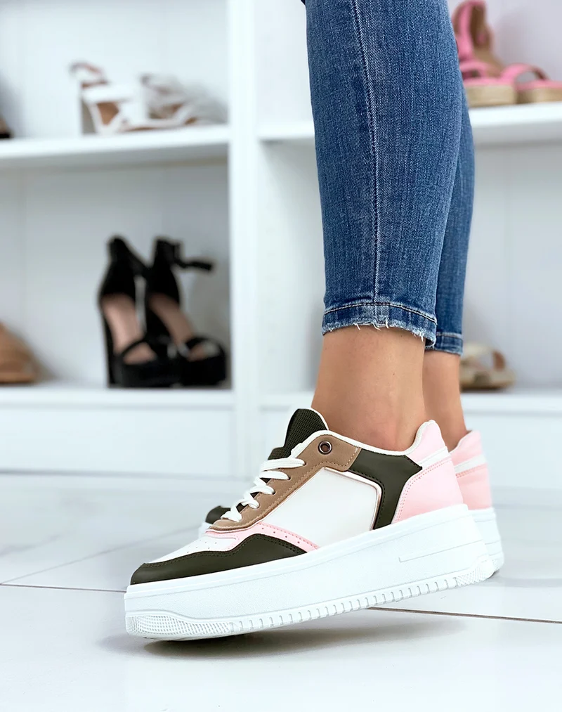 Baskets beiges à empiècements kakis et roses