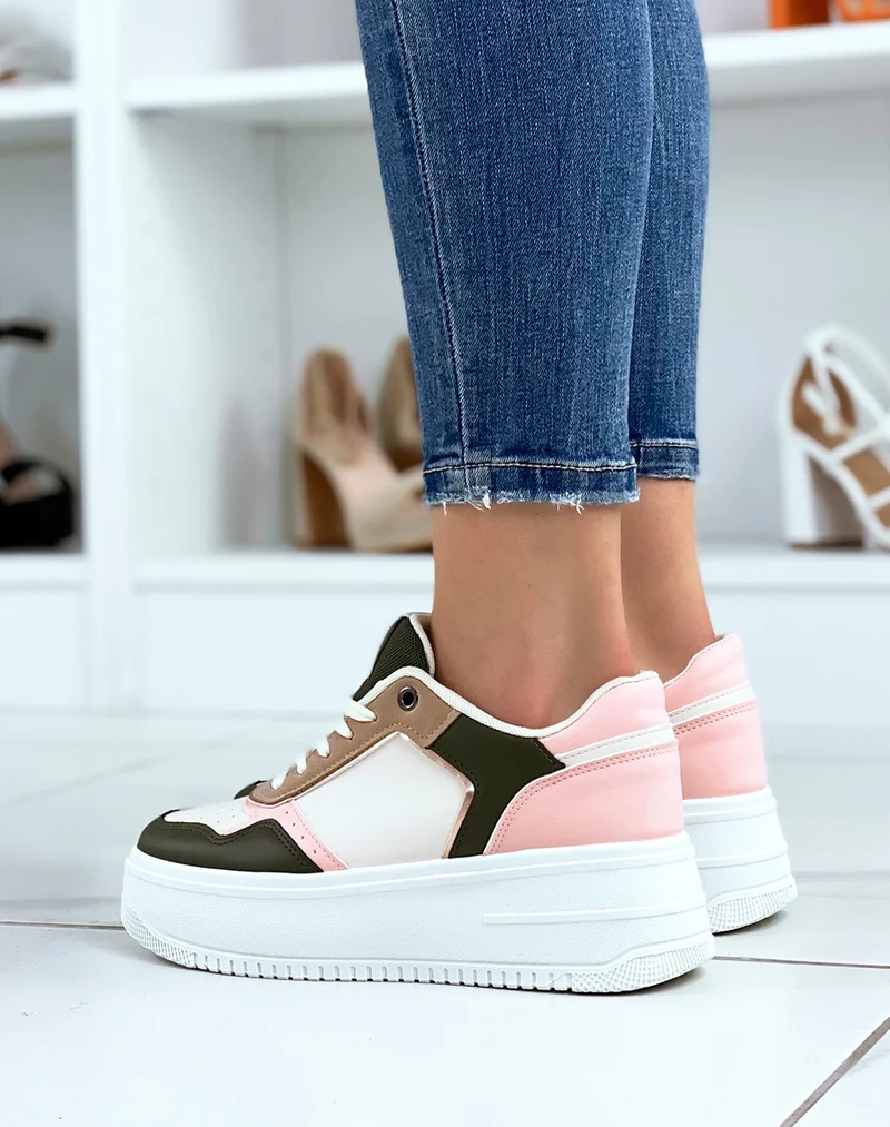 Baskets beiges à empiècements kakis et roses