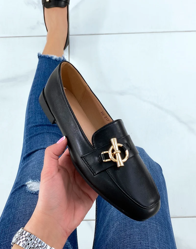 Mocassins noirs à boucle dorée
