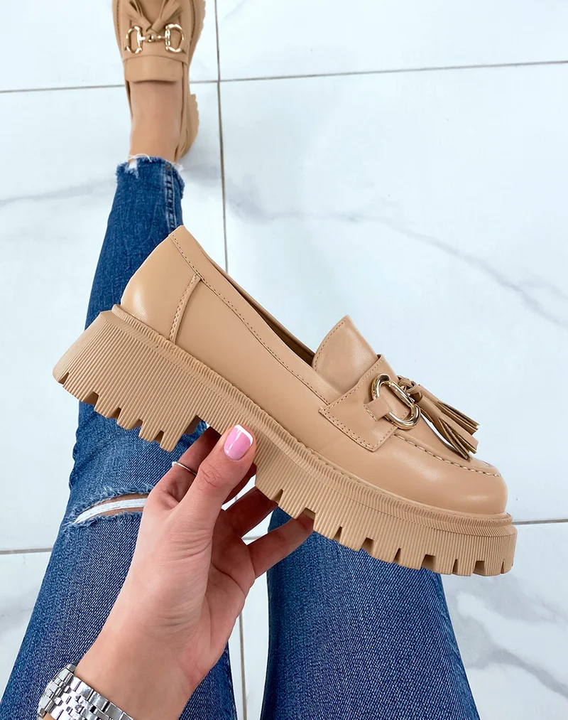 Mocassins beige foncé à franges et détail doré