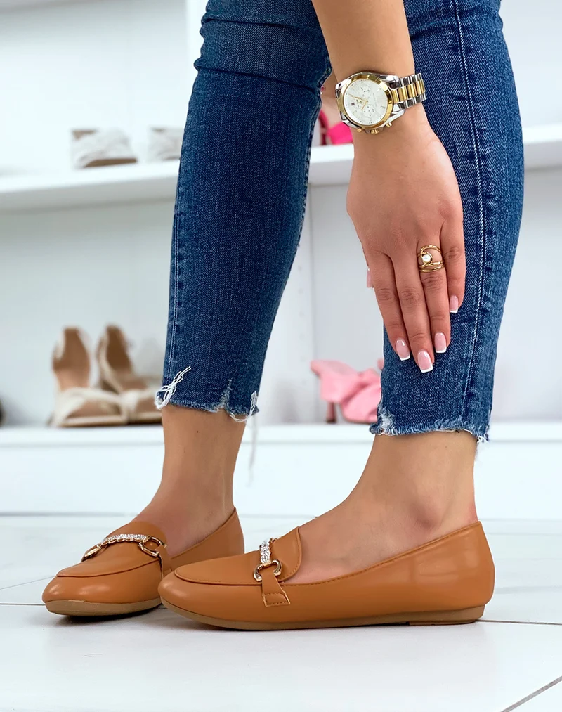 Mocassins camel à boucles dorées et strass