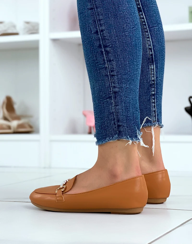 Mocassins camel à boucles dorées et strass