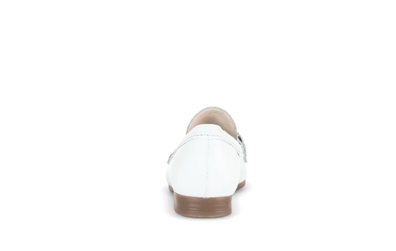 Mocassins blancs en cuir grainé