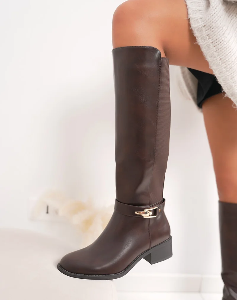 Bottes femme marron à petit talon élégantes avec boucle dorée et élastiques latéraux