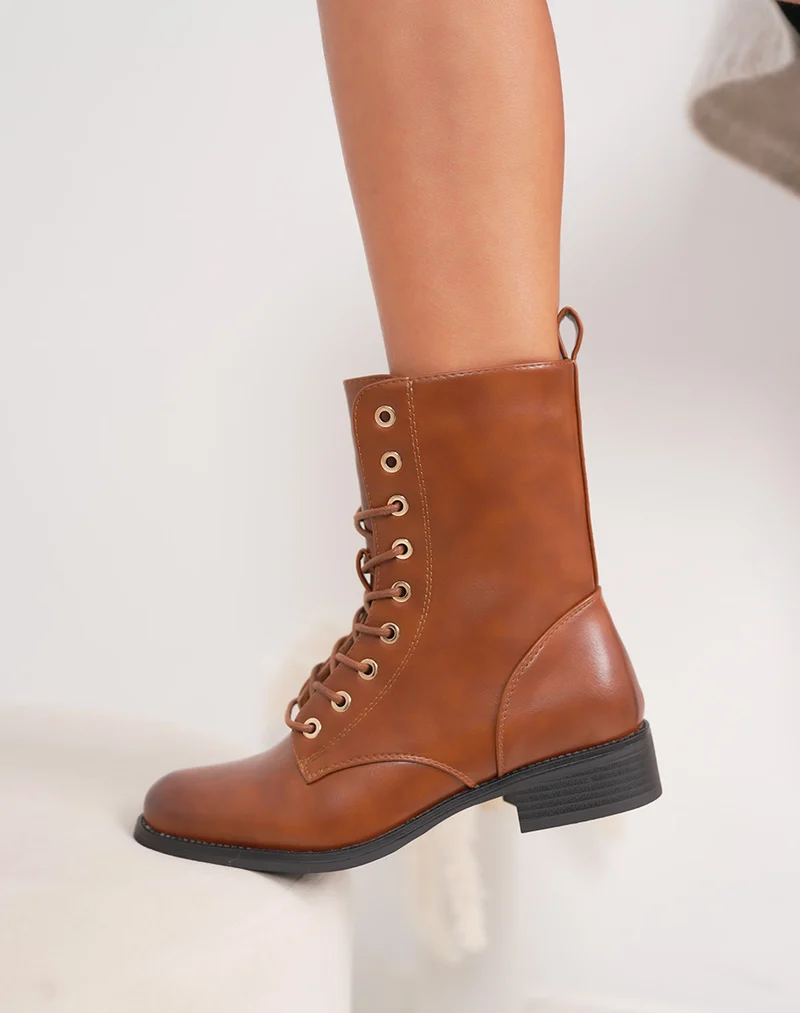 Bottines femme camel tendance à lacets montants et intérieur fourré